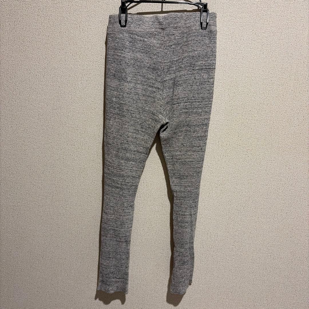 ユニクロ　リブ スリット レギンス パンツ　グレー　Mの写真2枚目