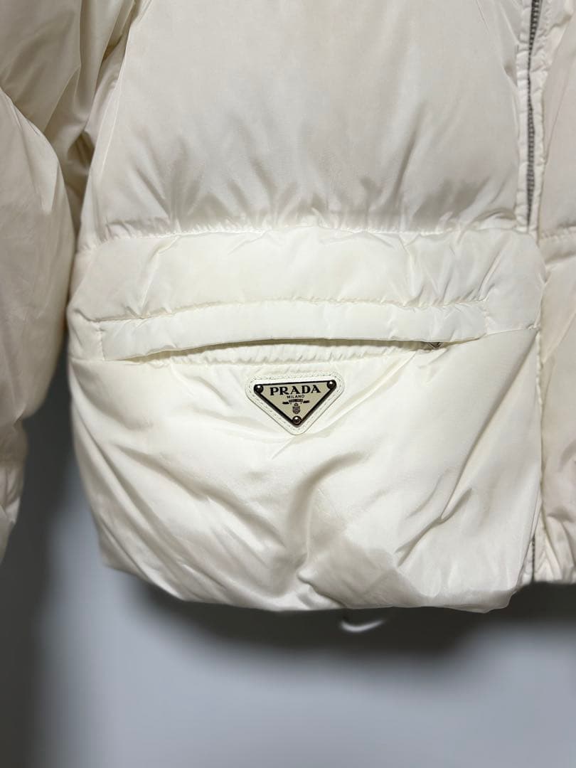 9月30日まで【極美品/直営店購入】プラダ 291809 希少限定クロップドダウン 36 白の写真3枚目