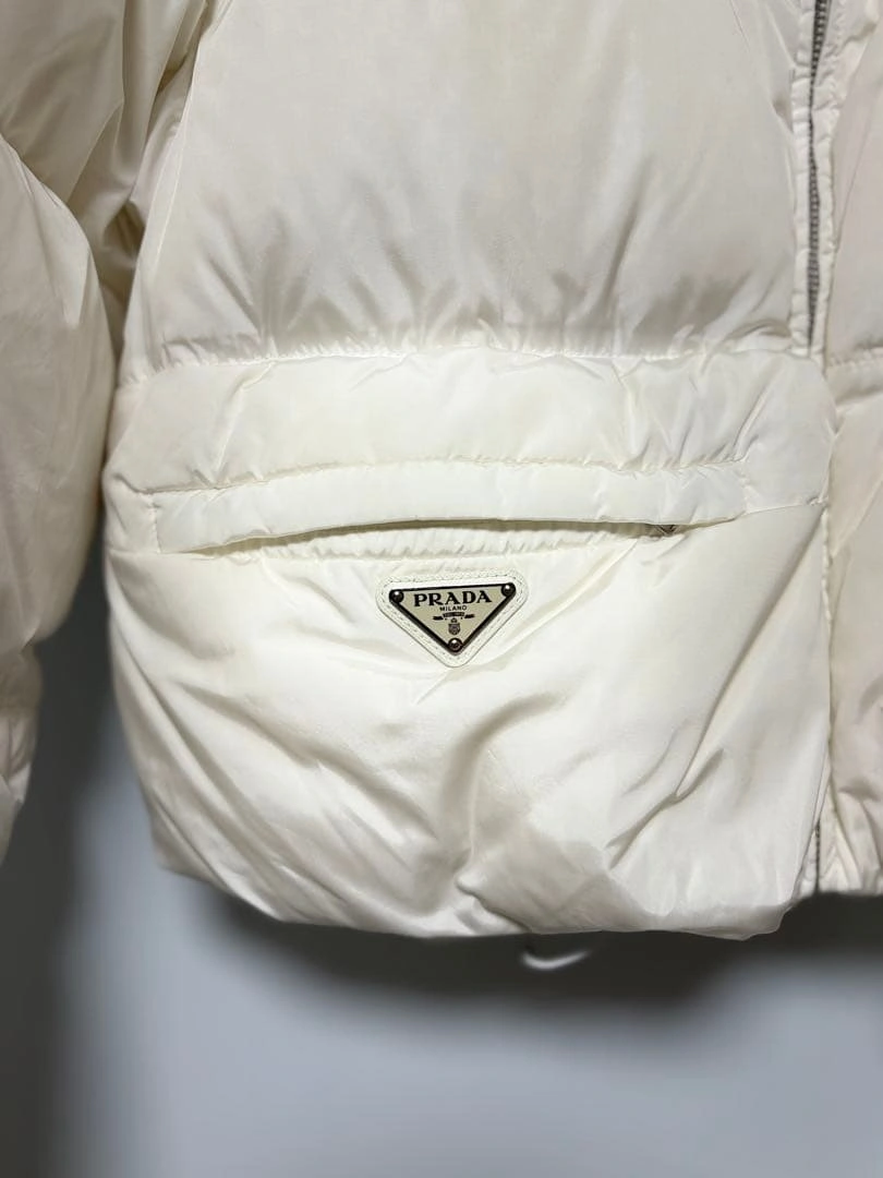 9月30日まで【極美品/直営店購入】プラダ 291809 希少限定クロップドダウン 36 白の写真3枚目