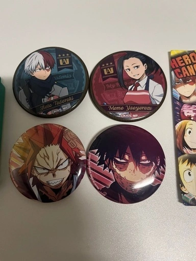 値引きしました。ヒロアカ 轟焦凍 アクスタ 缶バッジ4個セットおまけ付きの写真2枚目