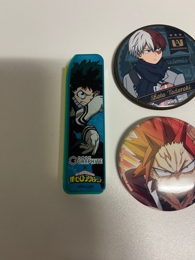 値引きしました。ヒロアカ 轟焦凍 アクスタ 缶バッジ4個セットおまけ付きの写真4枚目