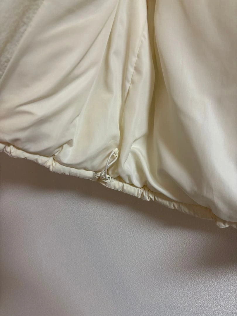 ZARA フード付きダウンベスト アイボリーの写真4枚目