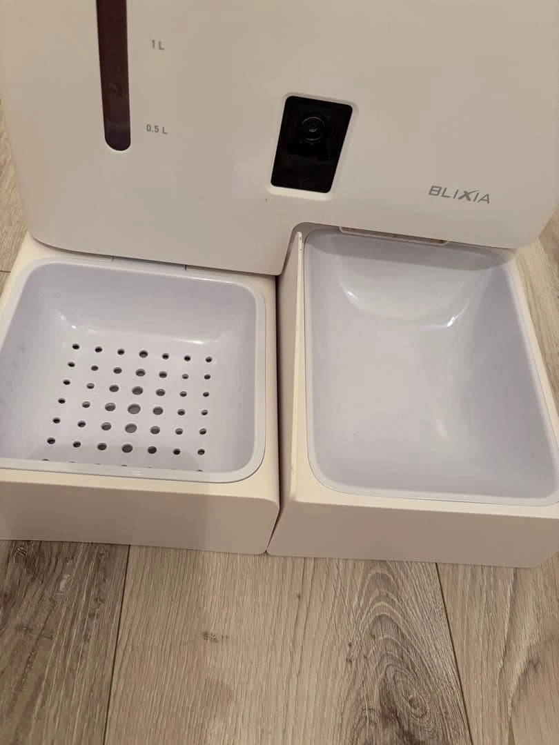 BLIXIA カメラ付き自動給餌器 給水器 一体型 ペット用 ブリシアの写真4枚目