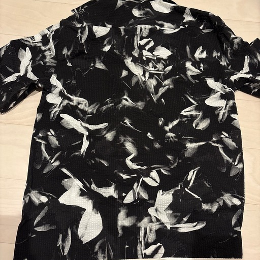 ZARA ザラ メンズ 半袖シャツ 総柄 花柄 アロハ モノトーンコーデ等の写真2枚目
