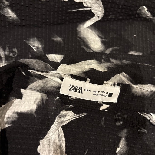 ZARA ザラ メンズ 半袖シャツ 総柄 花柄 アロハ モノトーンコーデ等の写真3枚目