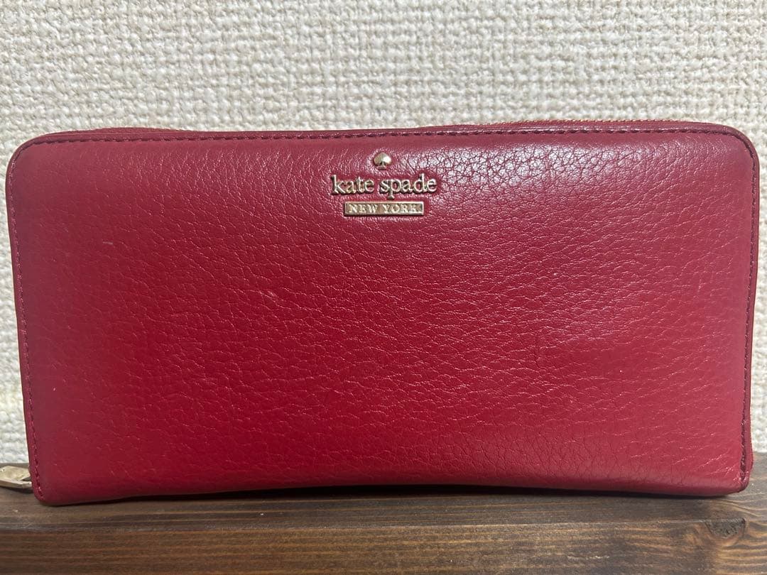 kate spade 赤×ゴールド×水玉 長財布 カード12枚収納可