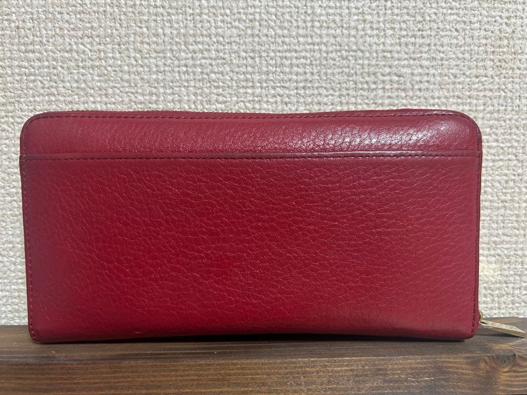 kate spade 赤×ゴールド×水玉 長財布 カード12枚収納可の写真2枚目