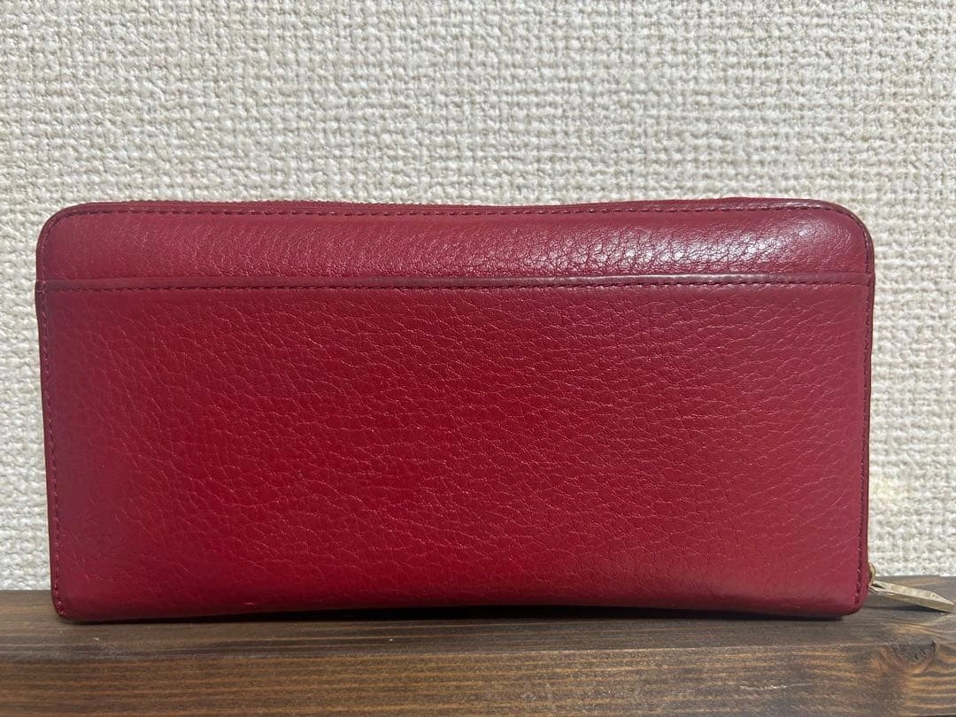 kate spade 赤×ゴールド×水玉 長財布 カード12枚収納可の写真2枚目