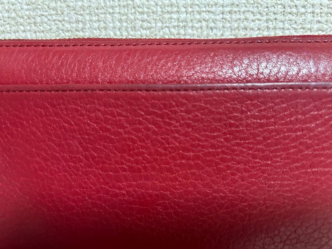 kate spade 赤×ゴールド×水玉 長財布 カード12枚収納可の写真4枚目