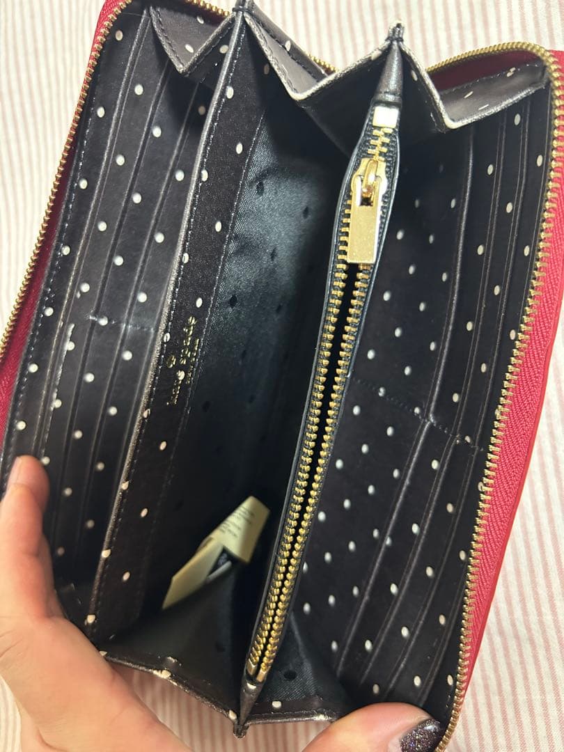 kate spade 赤×ゴールド×水玉 長財布 カード12枚収納可の写真5枚目