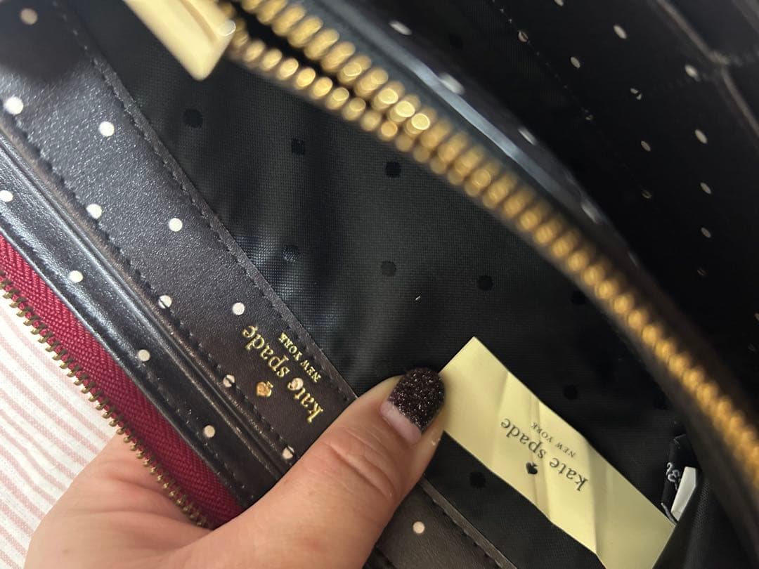 kate spade 赤×ゴールド×水玉 長財布 カード12枚収納可の写真6枚目