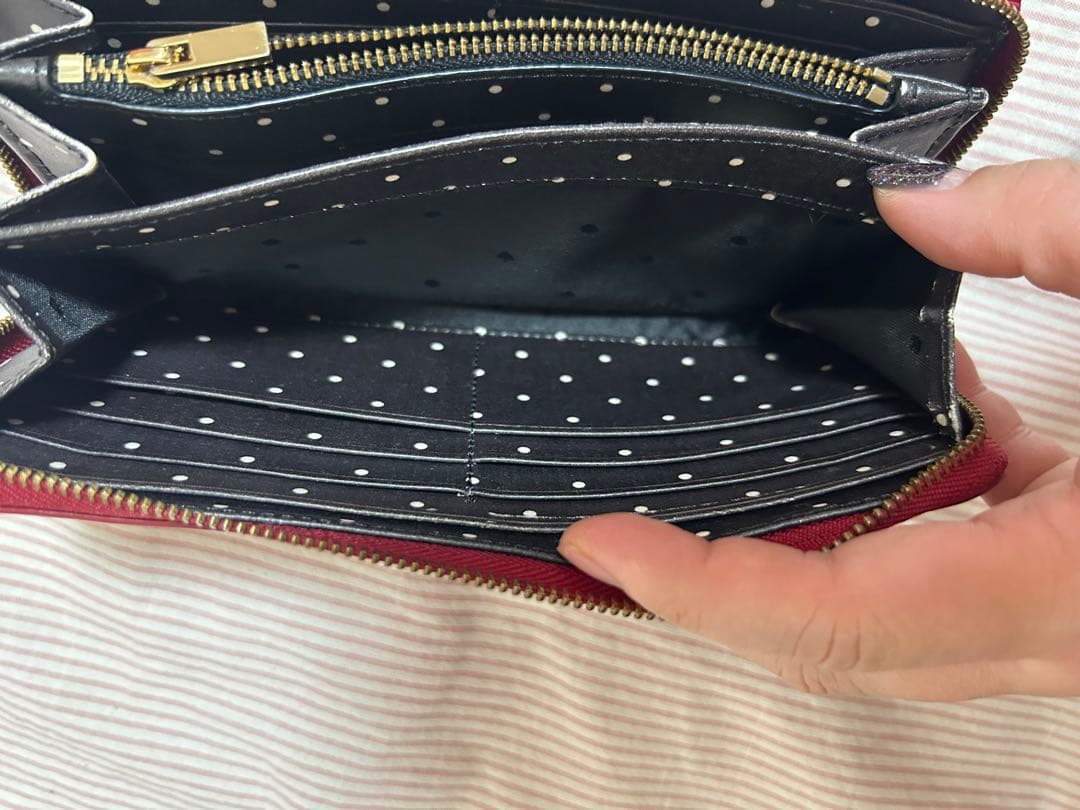 kate spade 赤×ゴールド×水玉 長財布 カード12枚収納可の写真7枚目