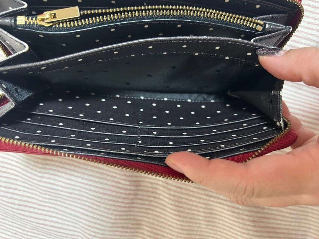 kate spade 赤×ゴールド×水玉 長財布 カード12枚収納可の写真7枚目