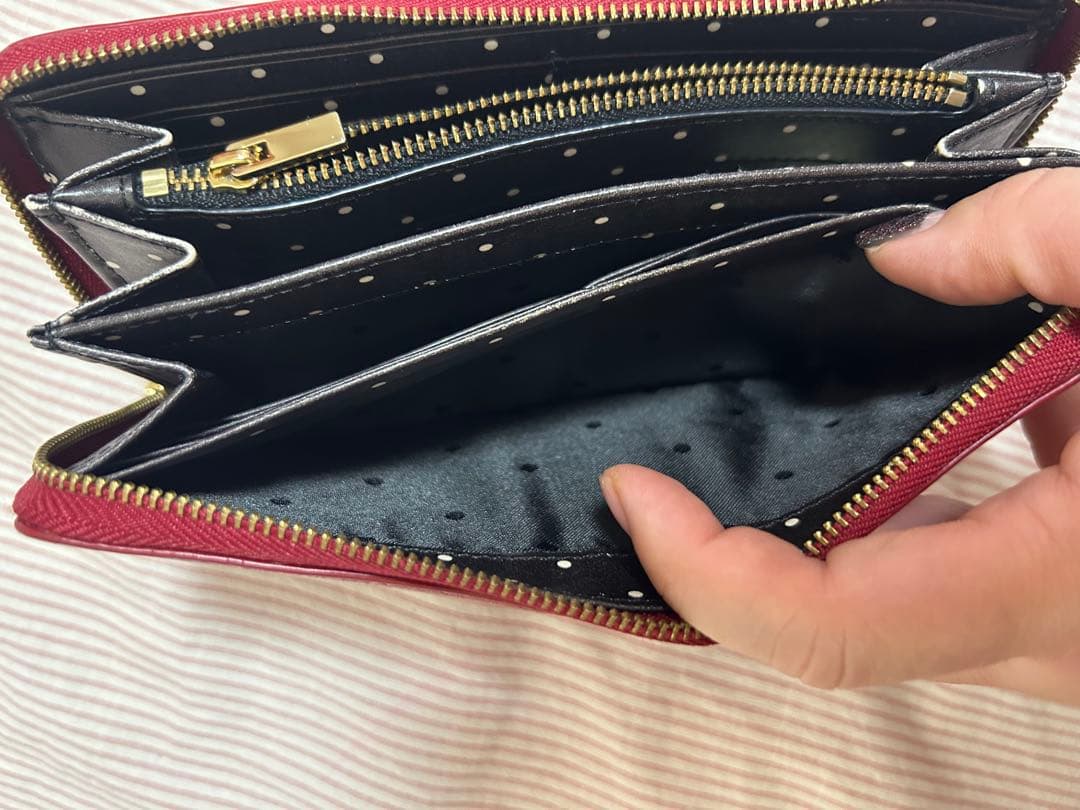 kate spade 赤×ゴールド×水玉 長財布 カード12枚収納可の写真8枚目