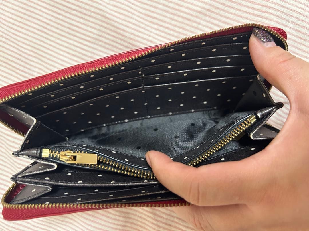 kate spade 赤×ゴールド×水玉 長財布 カード12枚収納可の写真9枚目