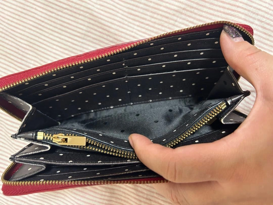 kate spade 赤×ゴールド×水玉 長財布 カード12枚収納可の写真9枚目