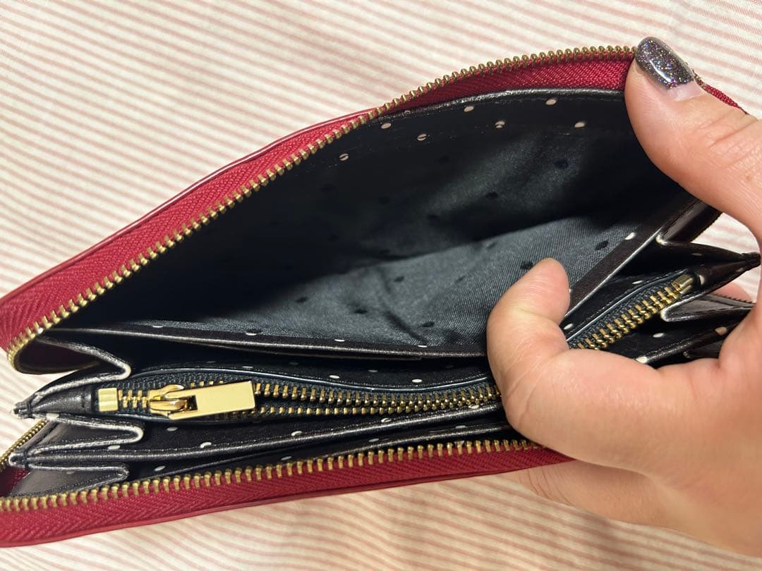 kate spade 赤×ゴールド×水玉 長財布 カード12枚収納可の写真10枚目