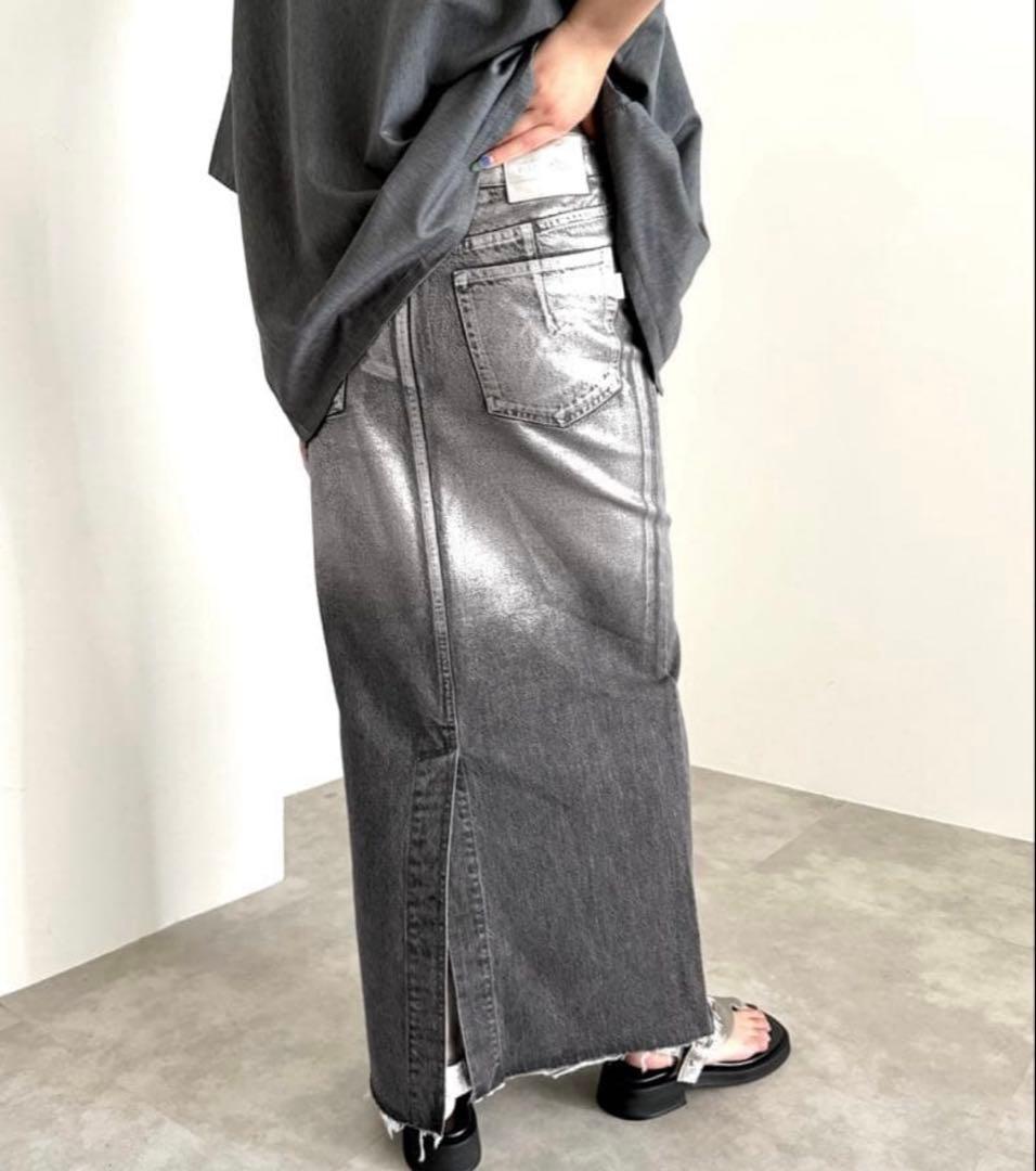 B.C STOCK DU JOUR/LEAN FOIL JEAN SKIRTの写真2枚目