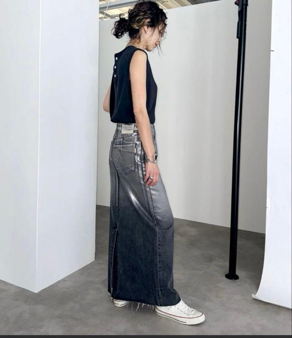 B.C STOCK DU JOUR/LEAN FOIL JEAN SKIRTの写真3枚目