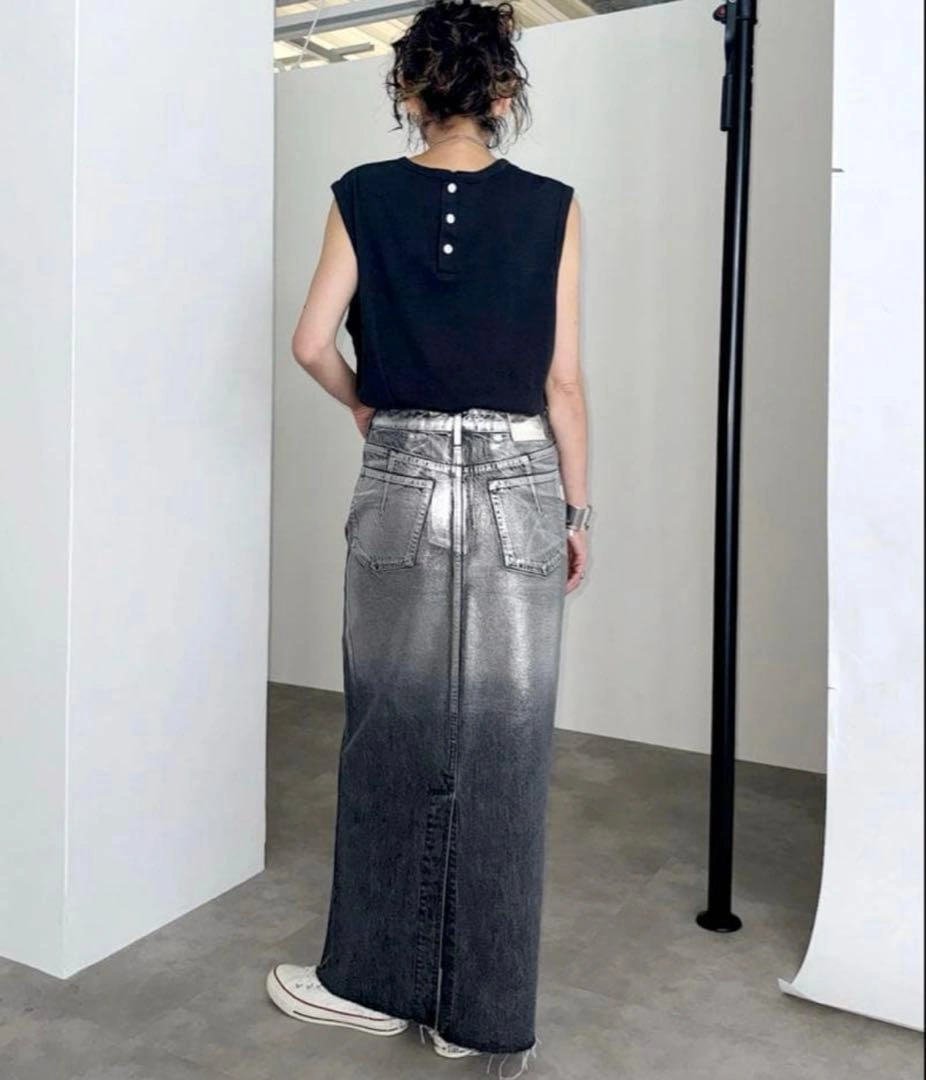 B.C STOCK DU JOUR/LEAN FOIL JEAN SKIRTの写真4枚目