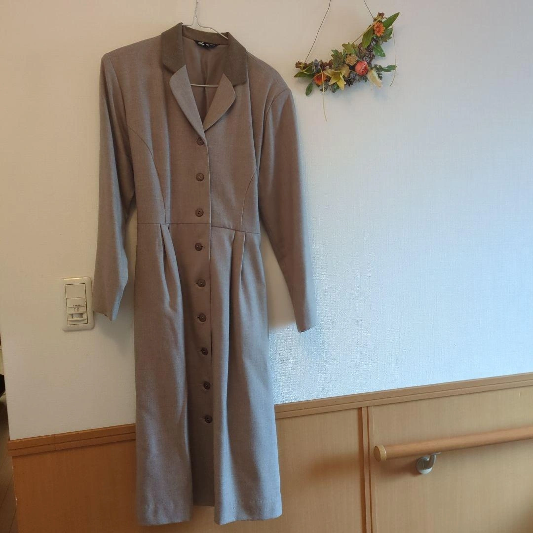 グレー 長袖 シャツワンピース ベルト付きの写真2枚目