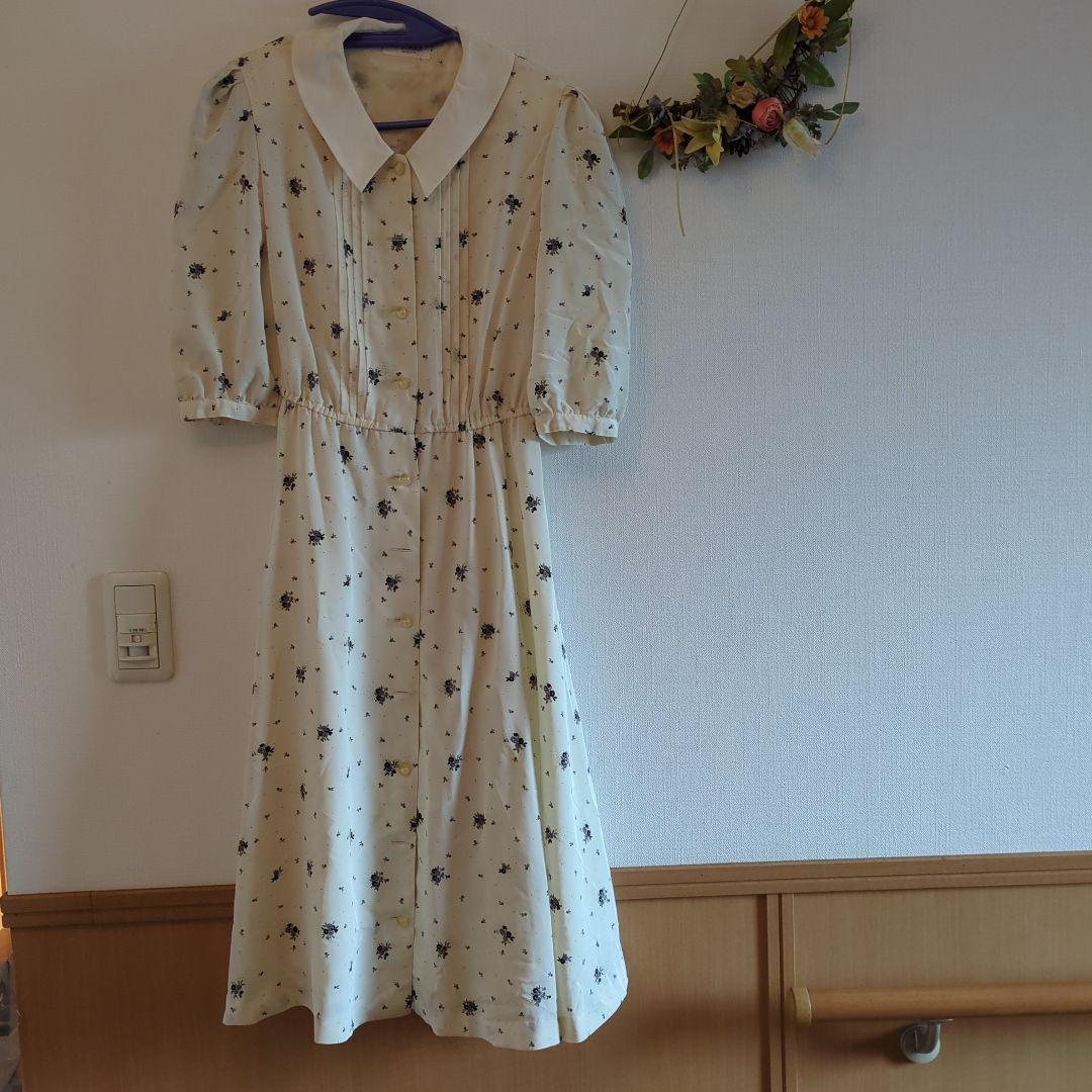 花柄半袖ワンピース クリーム色