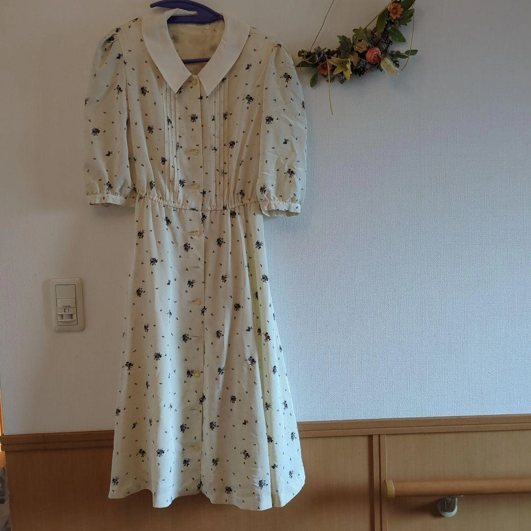花柄半袖ワンピース クリーム色