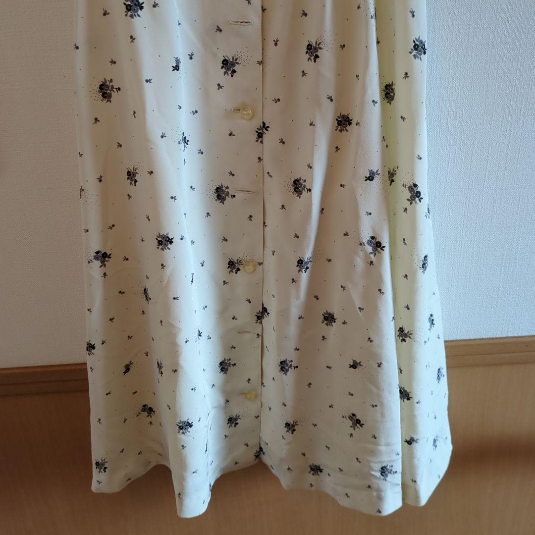 花柄半袖ワンピース クリーム色の写真3枚目