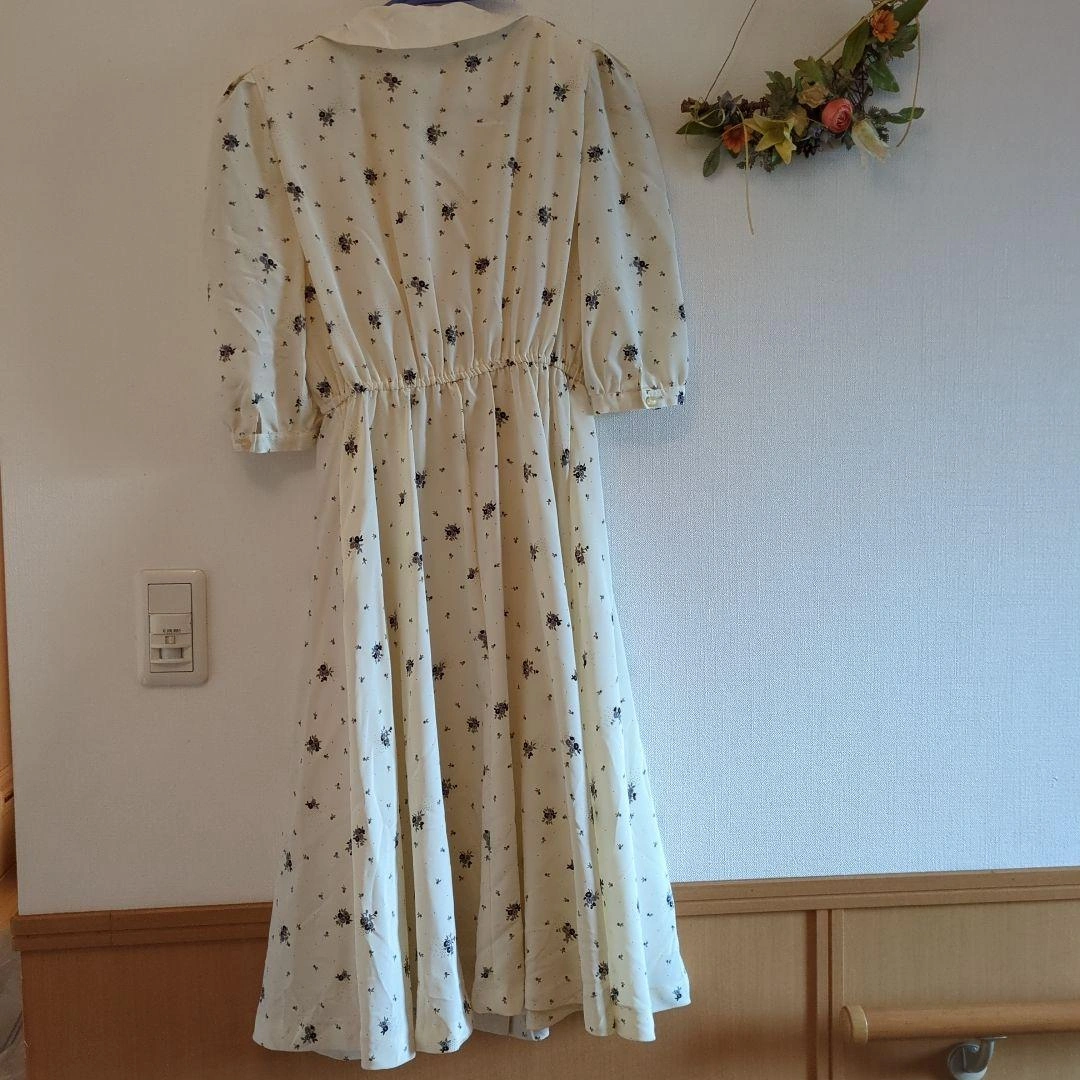 花柄半袖ワンピース クリーム色の写真6枚目