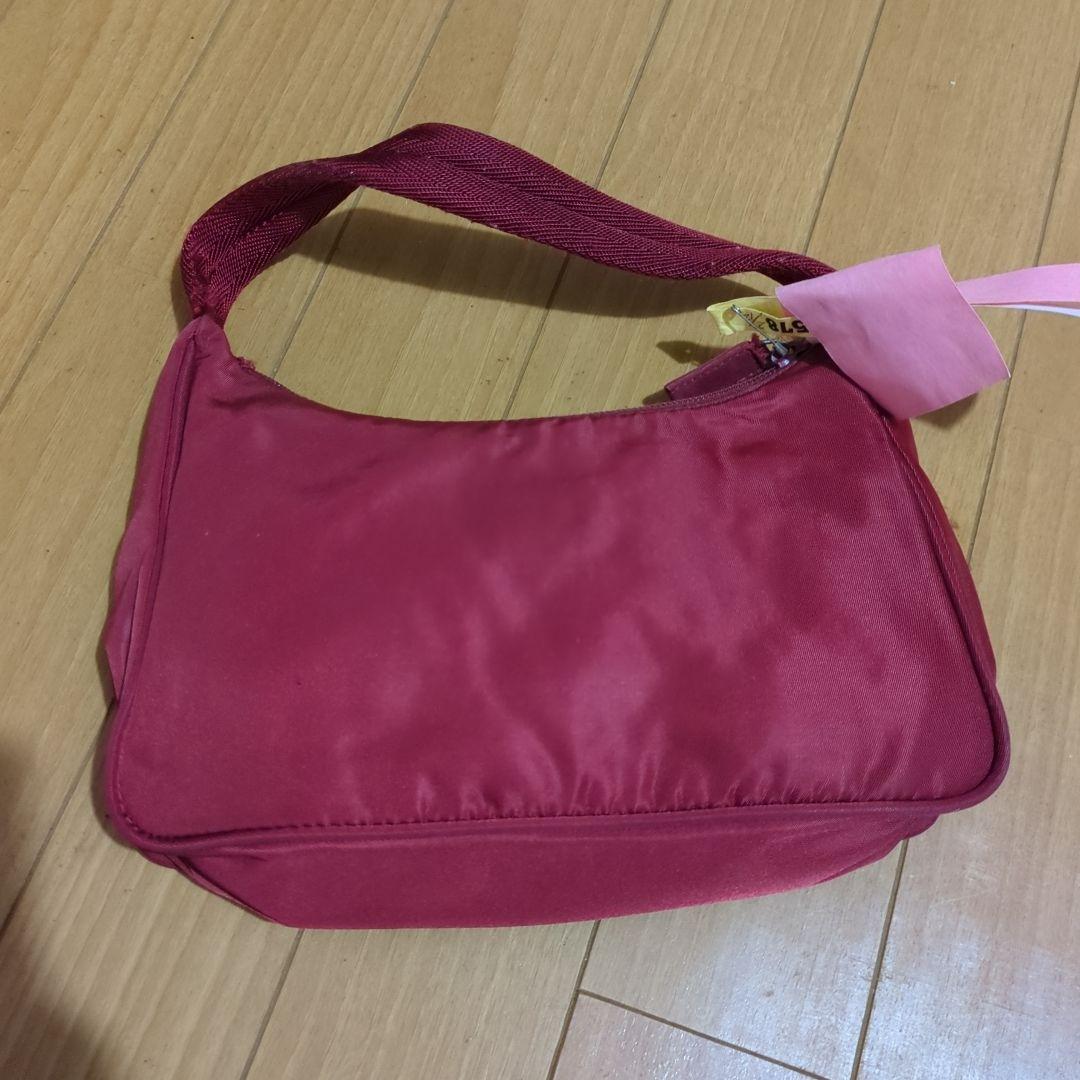 PRADA 赤 ナイロン ハンドバッグ クリーニング済みの写真2枚目