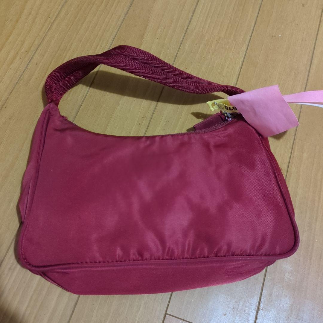 PRADA 赤 ナイロン ハンドバッグ クリーニング済みの写真3枚目