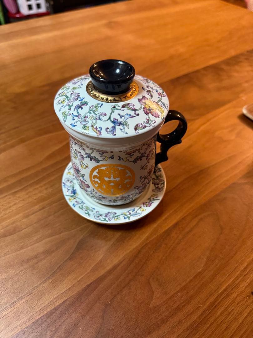 香港購入 中国風 蓋碗付きマグカップ 茶こし・受け皿セット 花柄の写真3枚目