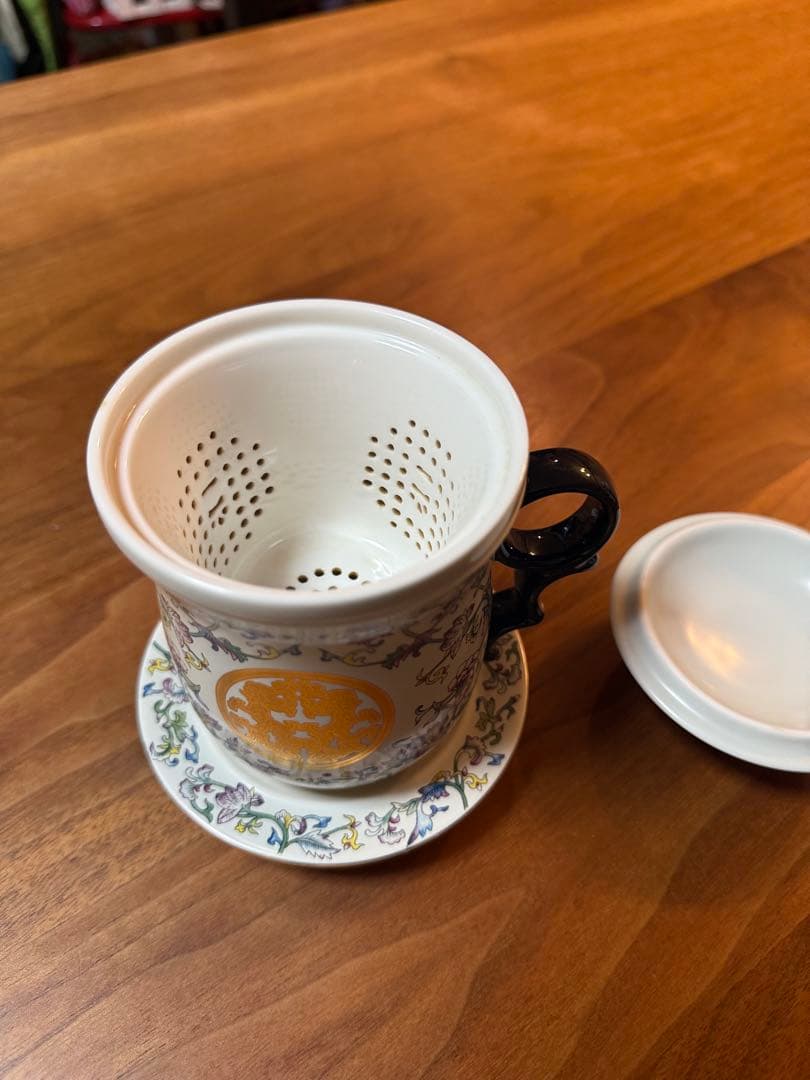 香港購入 中国風 蓋碗付きマグカップ 茶こし・受け皿セット 花柄の写真9枚目