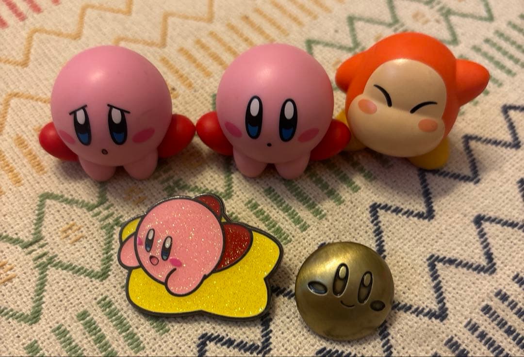 星のカービィー　ミニフィギュア&ピンバッチセット