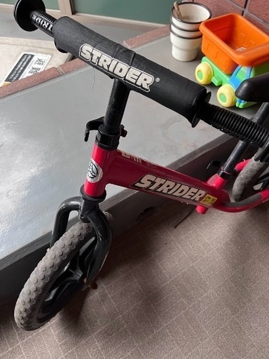 ストライダー　赤の写真3枚目