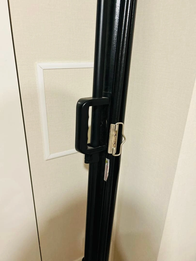 【美品】100インチ 三脚式 プロジェクタースクリーン 4:3の写真8枚目