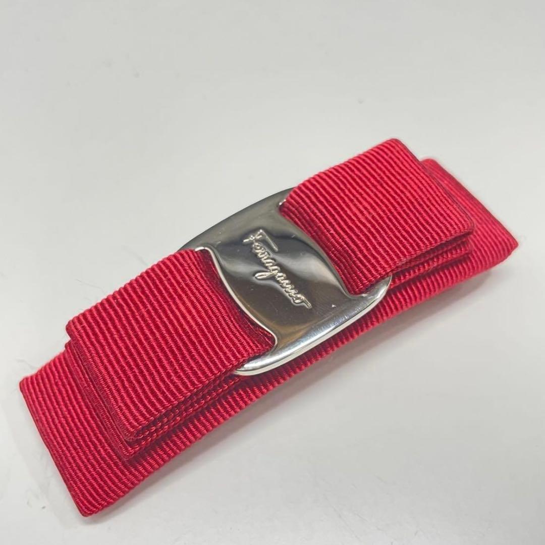 FERRAGAMO バレッタ　赤　レッド　フェラガモの写真2枚目