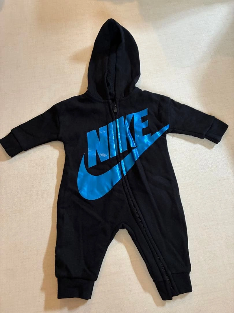 【美品】NIKEベビーフード付きカバーオール/ロンパース3M(56〜62cm)