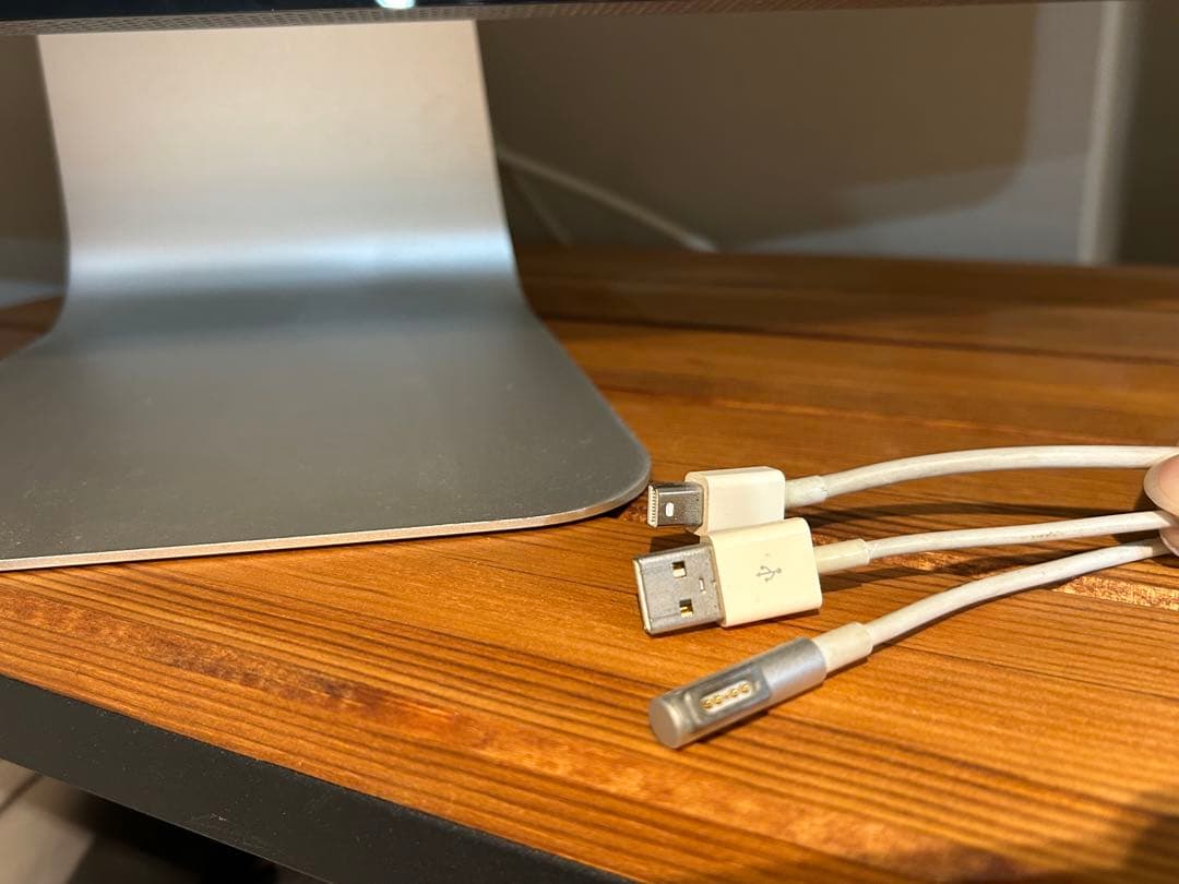 Apple LED Cinema Display 本体 モニター Macの写真2枚目