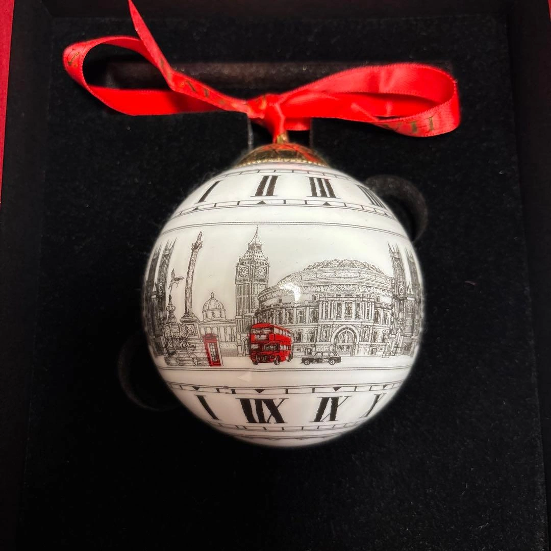 HD London Icons Bauble