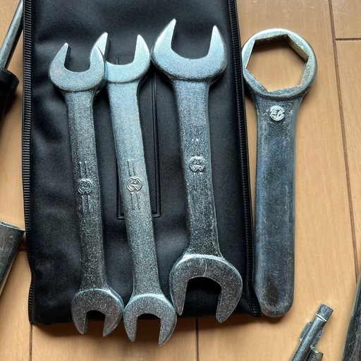 ロイヤルエンフィールド車載工具の写真2枚目