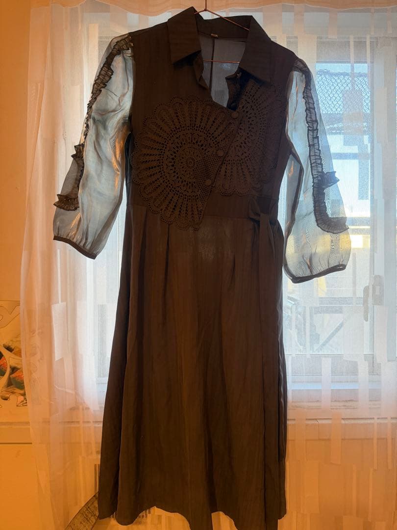上品なレース装飾シアー袖 ロングワンピース グレイドレスの写真2枚目