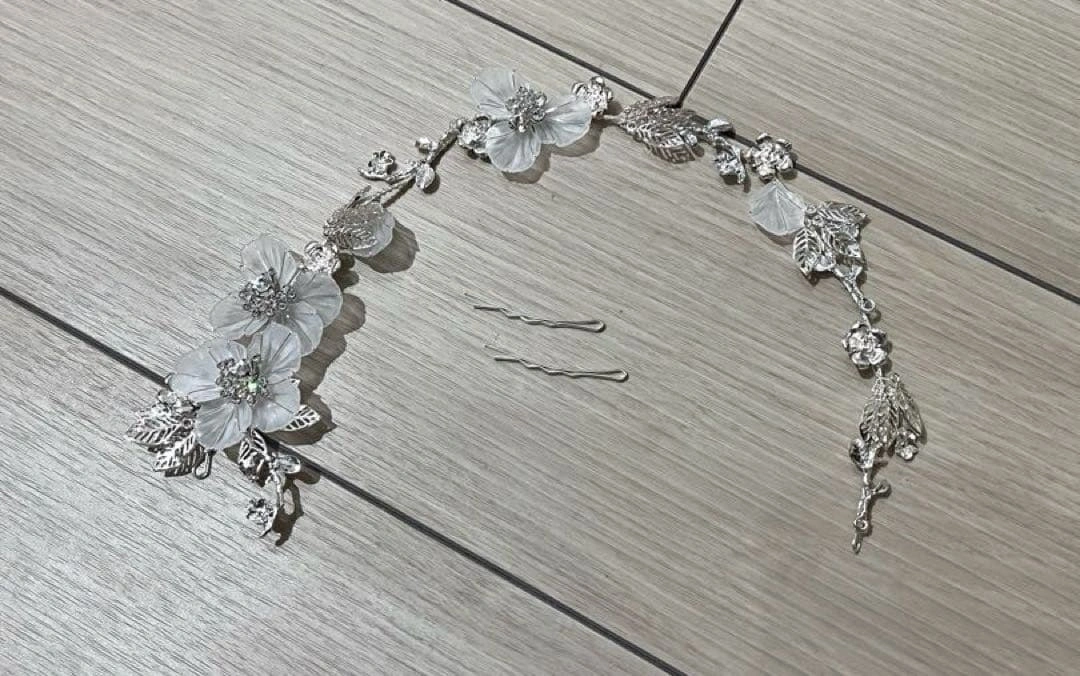 ブライダルヘアアクセサリー 花モチーフ