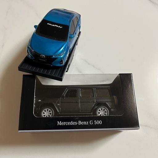 メルセデスベンツG500とプリウスPHVプルバックカーの写真2枚目