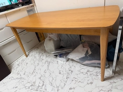 伸長式ダイニングテーブル 脚の位置が伸びる!の写真5枚目