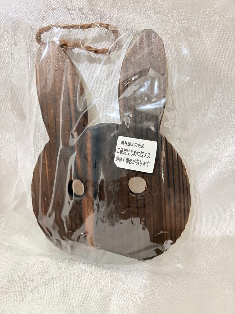 【新品・未使用】うさぎ型 焼杉 鍋敷き（萬古焼 三陶）の写真2枚目