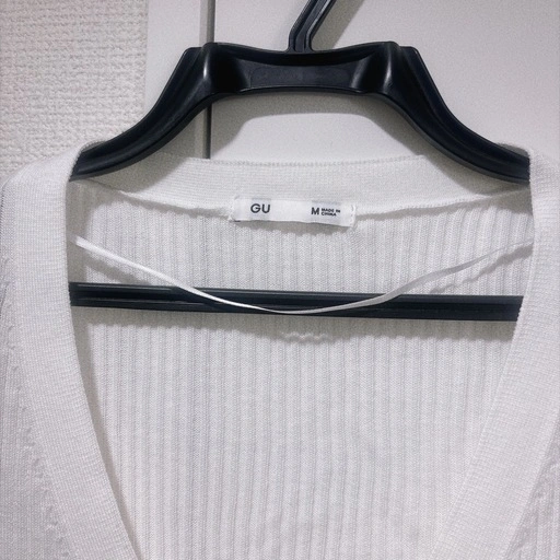 GU リブVネックカーディガンの写真2枚目