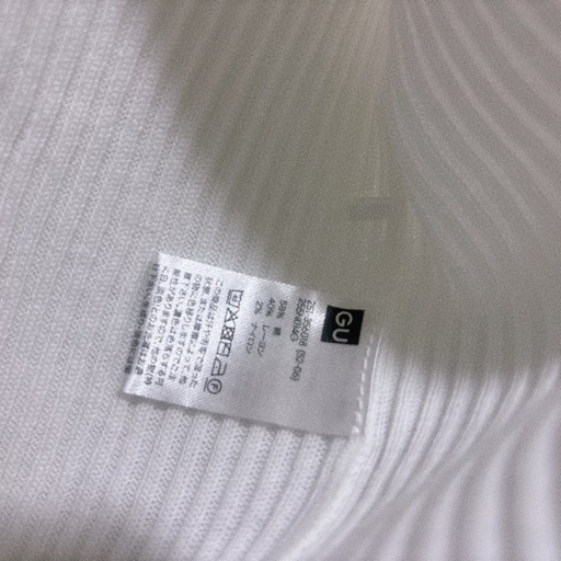 GU リブVネックカーディガンの写真3枚目