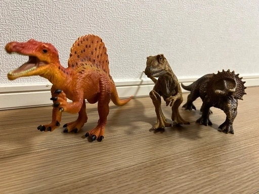 恐竜のフィギュア