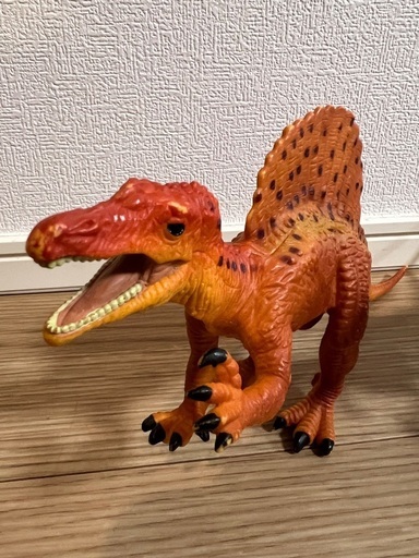 恐竜のフィギュアの写真2枚目